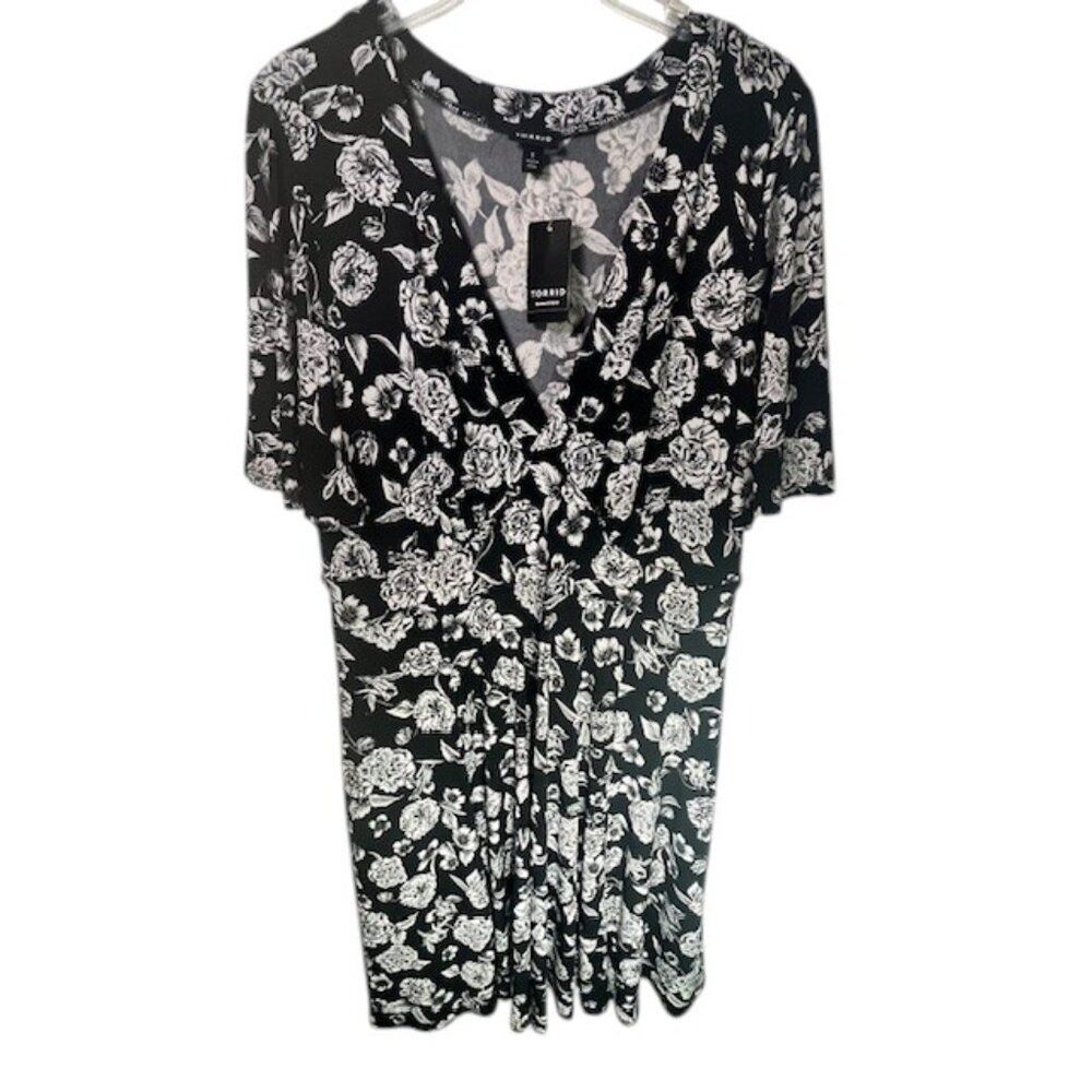 Torrid NWT Black and White Floral Wrap Style Dress- Size 1 (14-16)